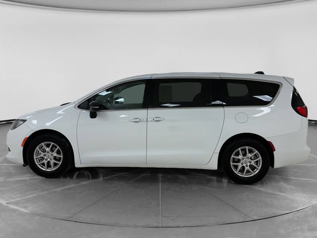 Used 2024 Chrysler Voyager LX FWD image 6
