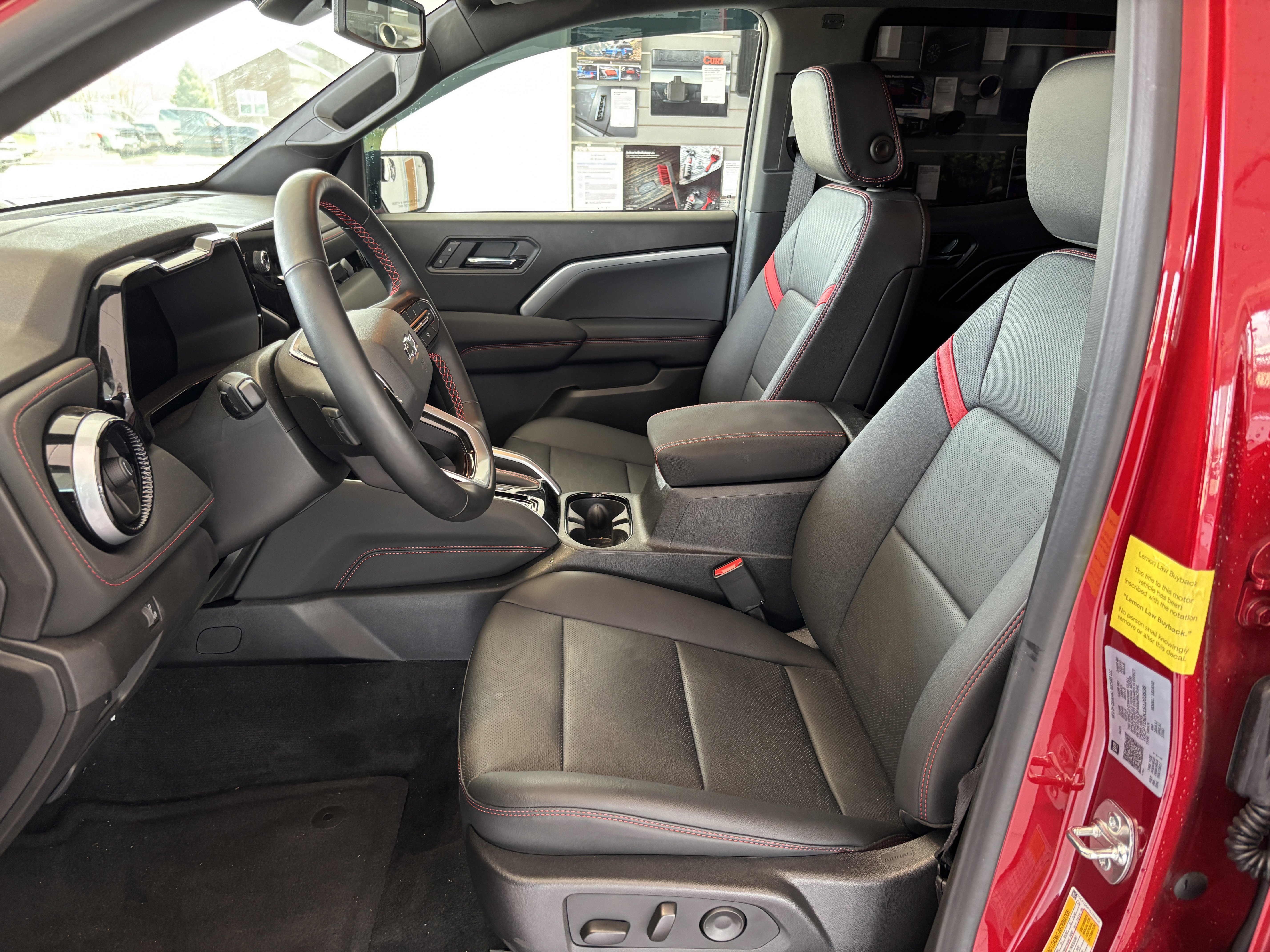 Used 2025 Chevrolet Colorado Z71 w/ Midnight Edition image 8
