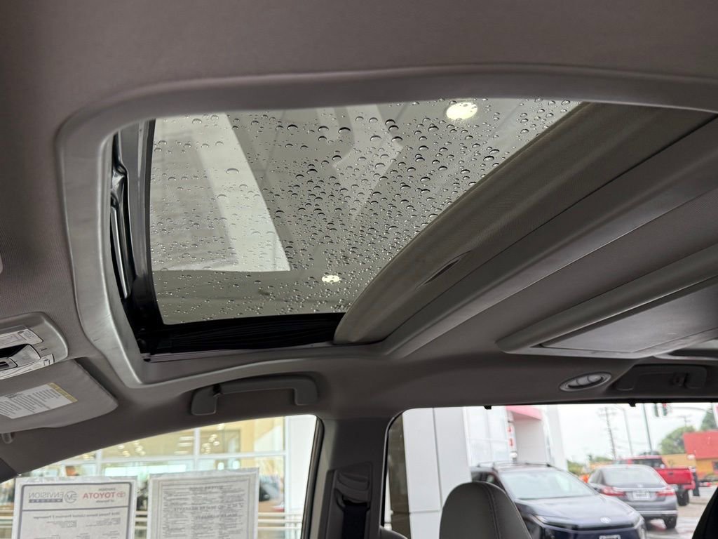Used 2018 Toyota Sienna Limited Premium w/ Carpet Mat Package image 22