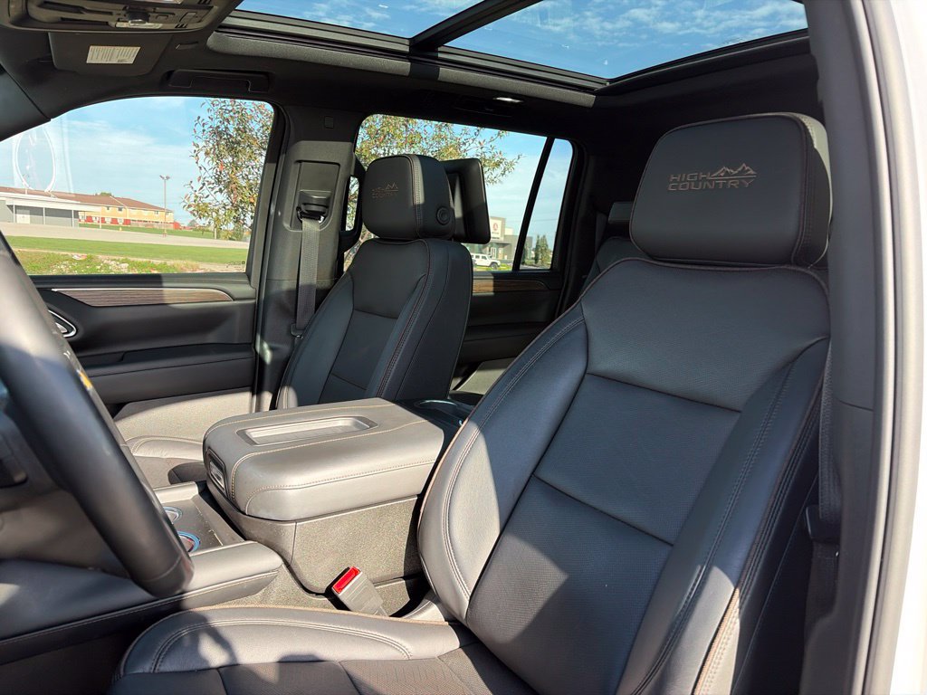 Used 2023 Chevrolet Suburban High Country w/ Premium Package 2 AWD/4WD image 53