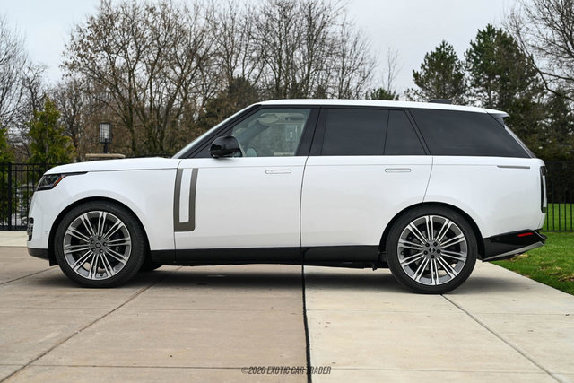 Used 2025 Land Rover Range Rover SE image 3