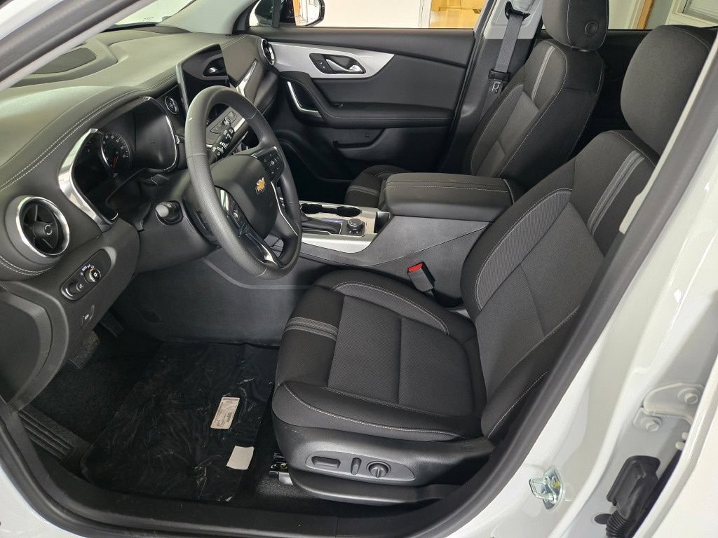New 2026 Chevrolet Blazer LT w/ Midnight/Sport Edition FWD image 21