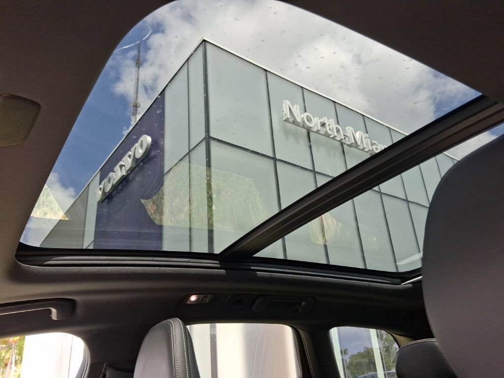 Used 2019 Volvo XC60 T5 R-Design w/ Protection Package Premier image 6