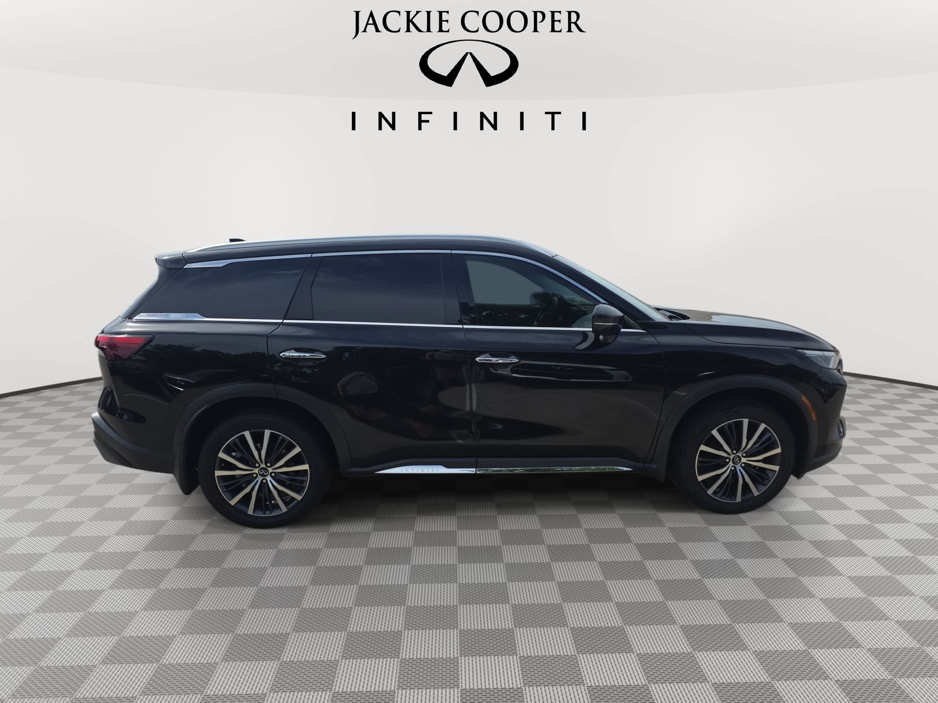Certified 2023 INFINITI QX60 Sensory w/ Vision Package AWD/4WD image 4
