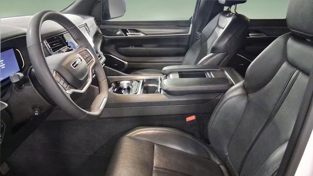 Used 2024 Jeep Wagoneer L Series II w/ Flexible Seating Group image 9