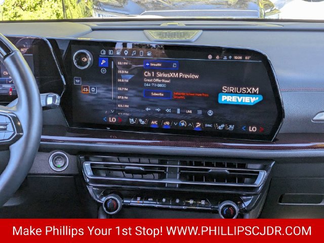 Used 2025 Chevrolet Traverse RS FWD image 17