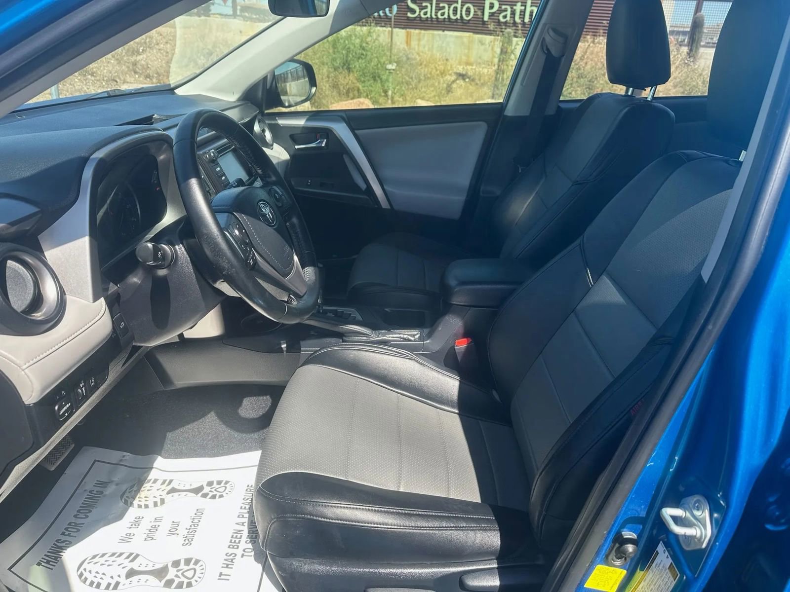 Used 2017 Toyota RAV4 XLE AWD/4WD image 7