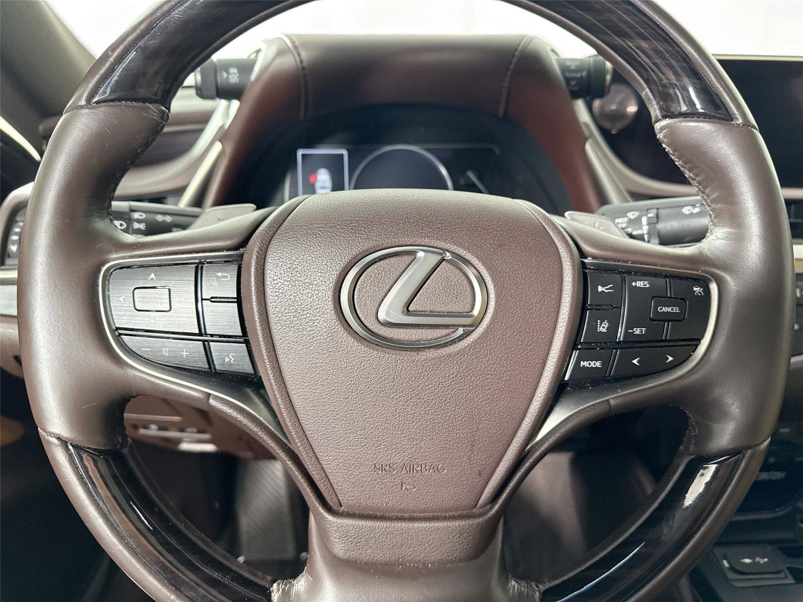 Used 2020 Lexus ES 350 Ultra Luxury w/ Accessory Package 2 image 17