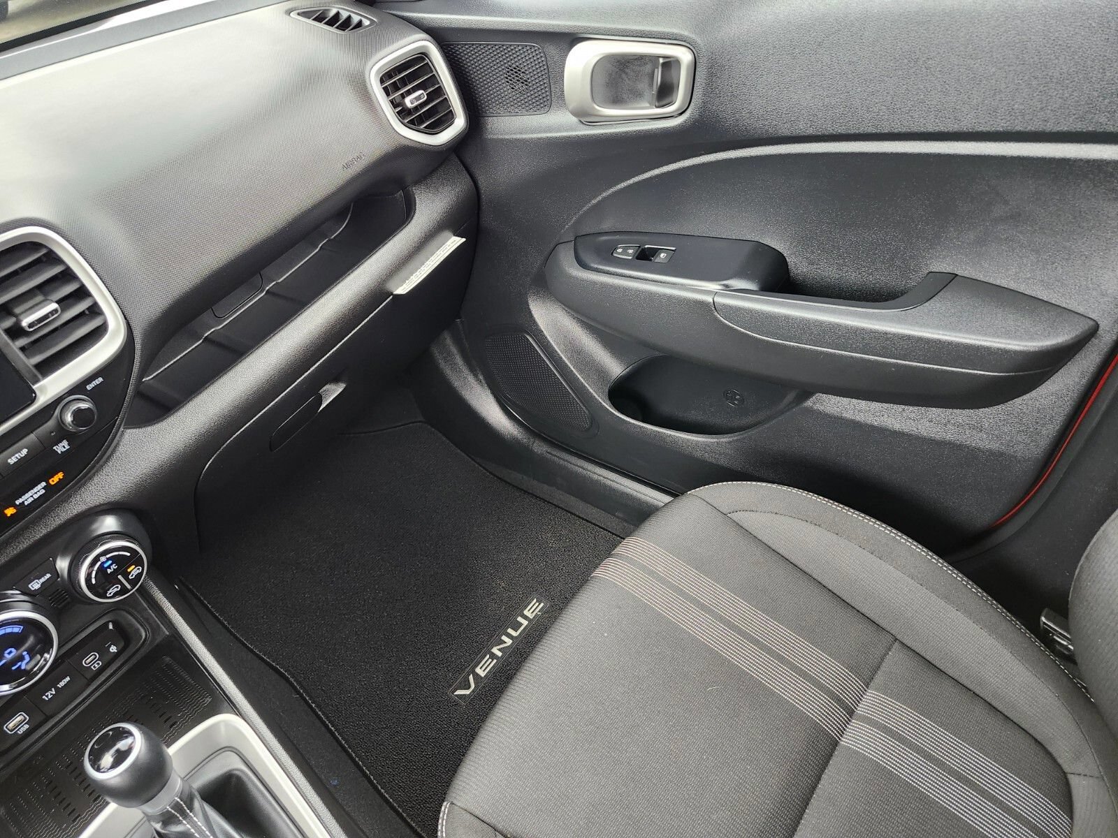 Certified 2026 Hyundai Venue SEL FWD image 15