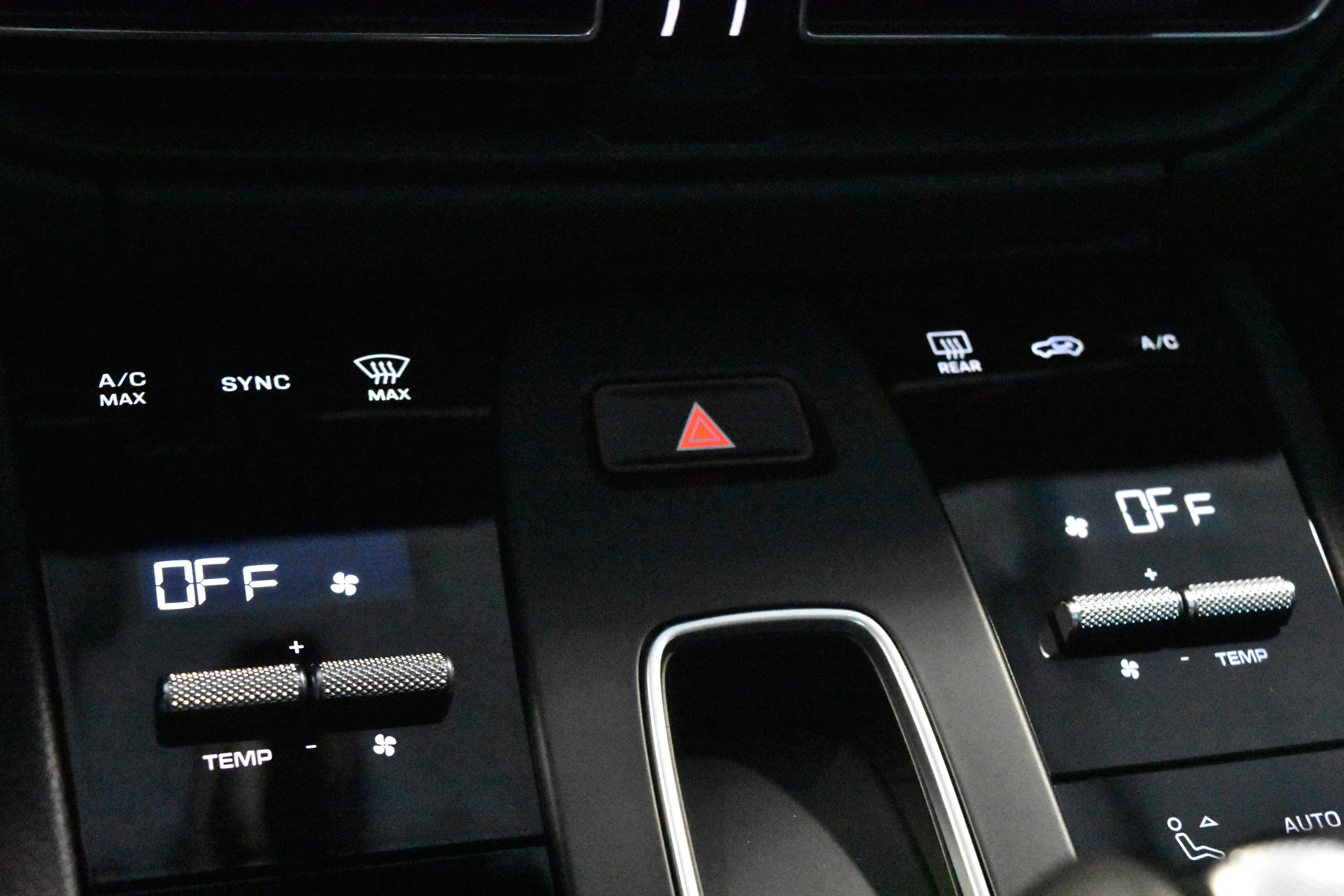 New 2026 Porsche Macan Turbo image 15