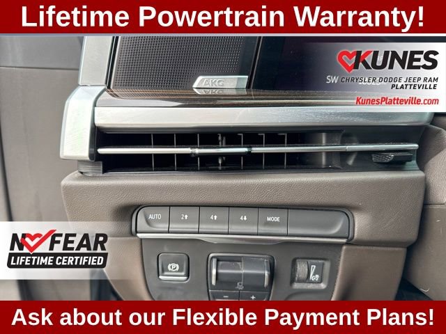 Used 2025 Cadillac Escalade Premium Luxury image 21