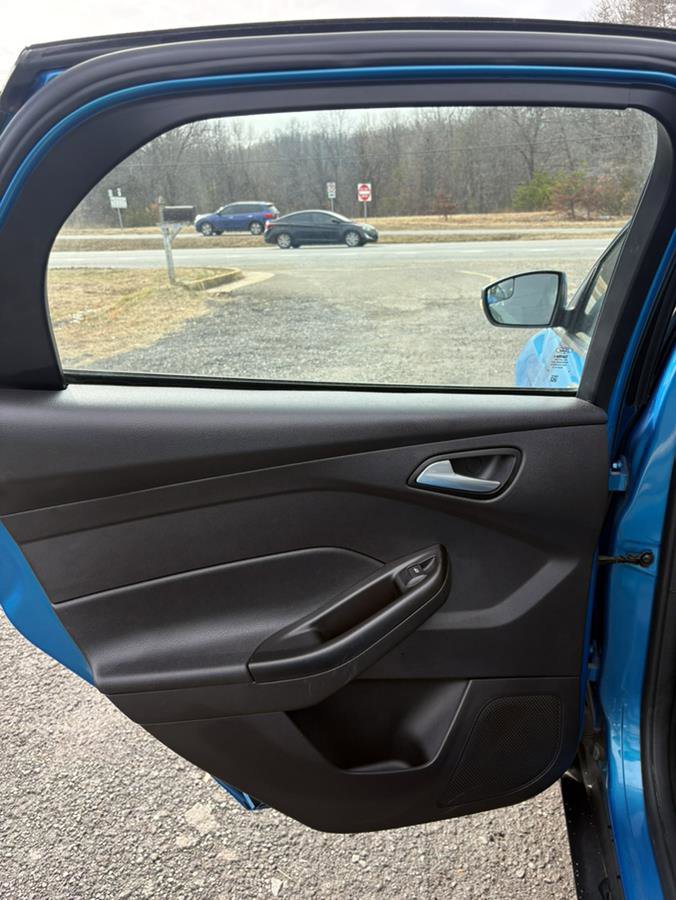 Used 2014 Ford Focus SE w/ SE Sport Package image 14