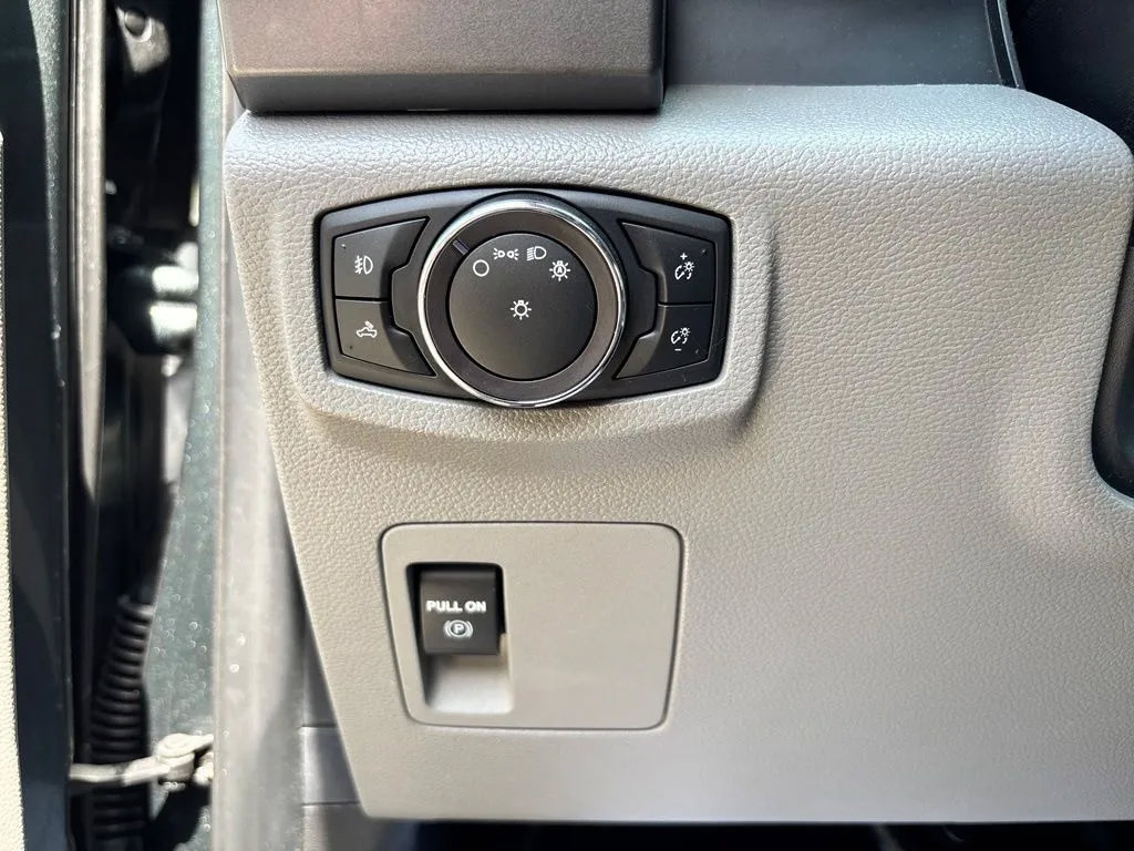 Used 2018 Ford F150 XLT AWD/4WD image 14