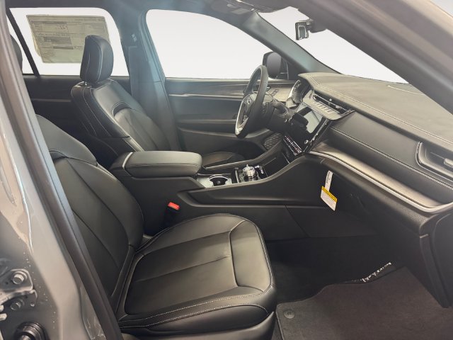 New 2027 Jeep Grand Cherokee Limited AWD/4WD image 4