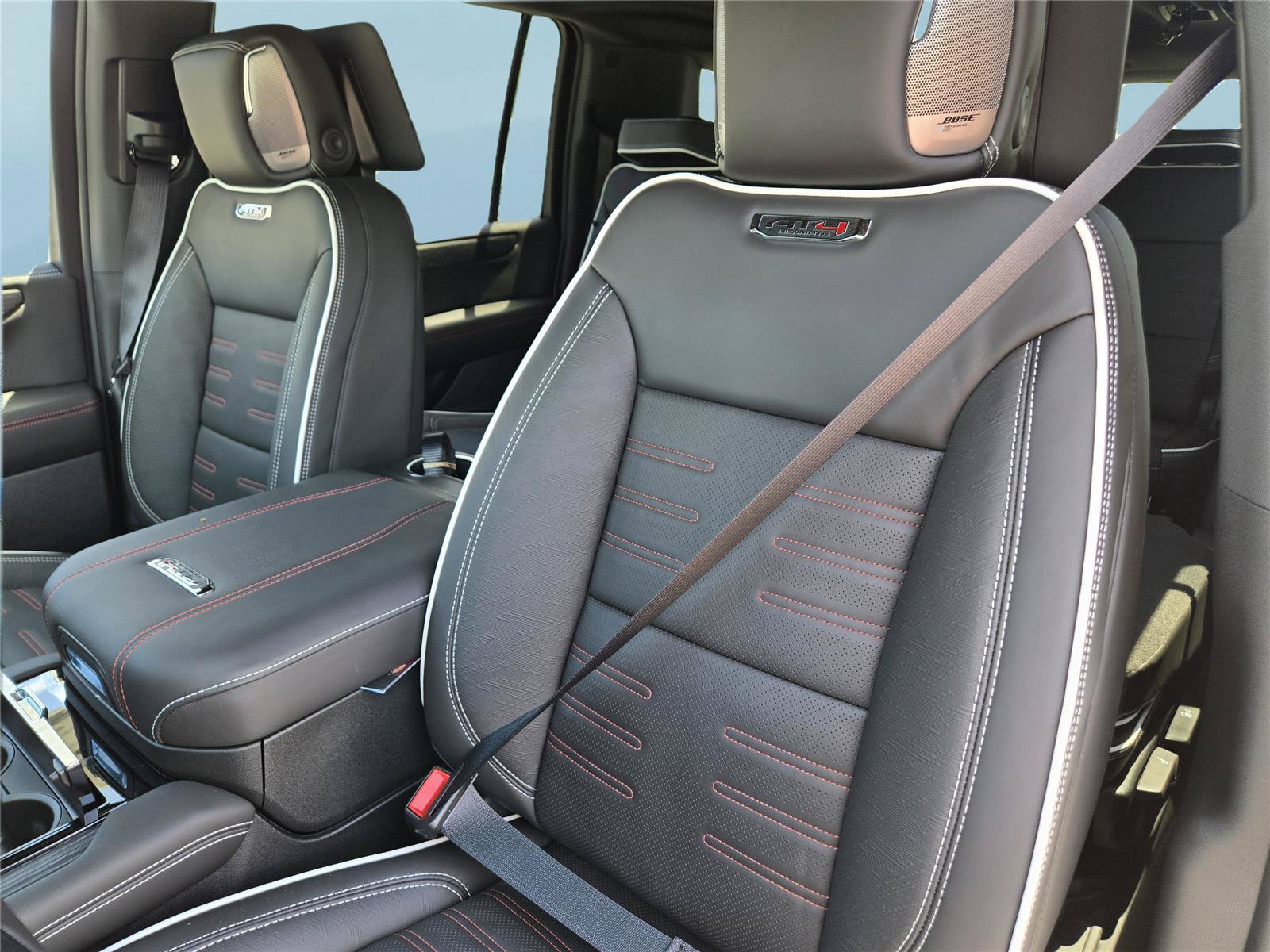 New 2026 GMC Yukon AT4 Ultimate w/ LPO, Floor Liner Package AWD/4WD image 17