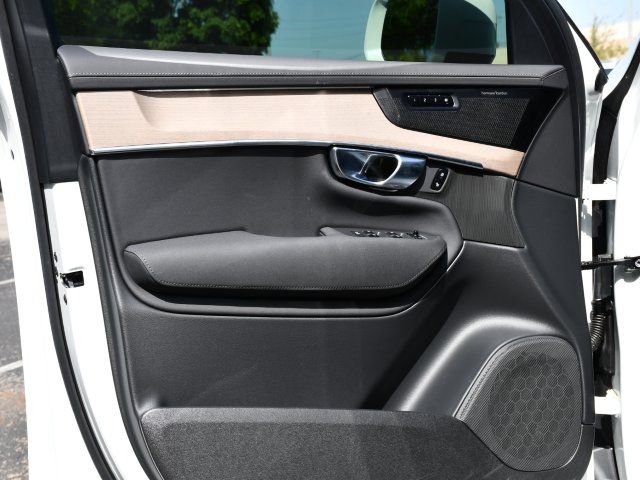 Used 2025 Volvo XC90 T8 Plus w/ Protection Package Premier AWD/4WD image 10