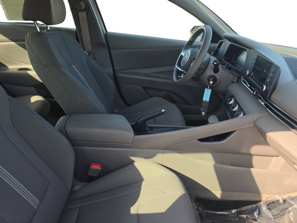 Certified 2024 Hyundai Elantra SE FWD image 18