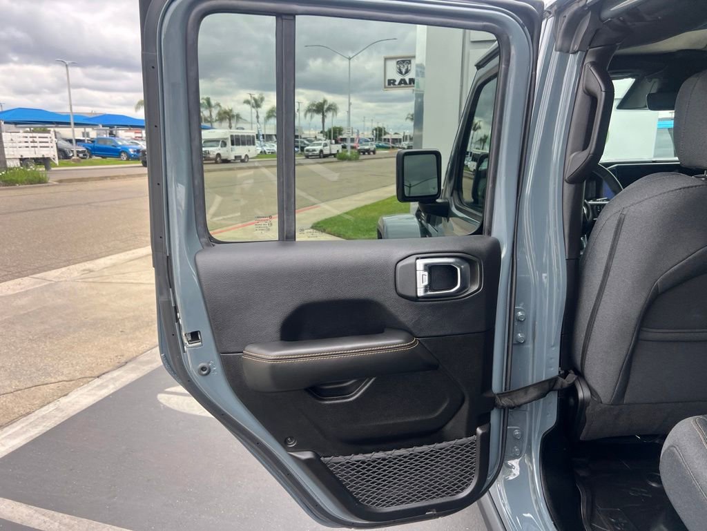 Used 2025 Jeep Wrangler Backcountry 4xe AWD/4WD image 25