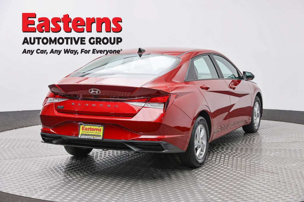 Used 2023 Hyundai Elantra SE FWD image 5