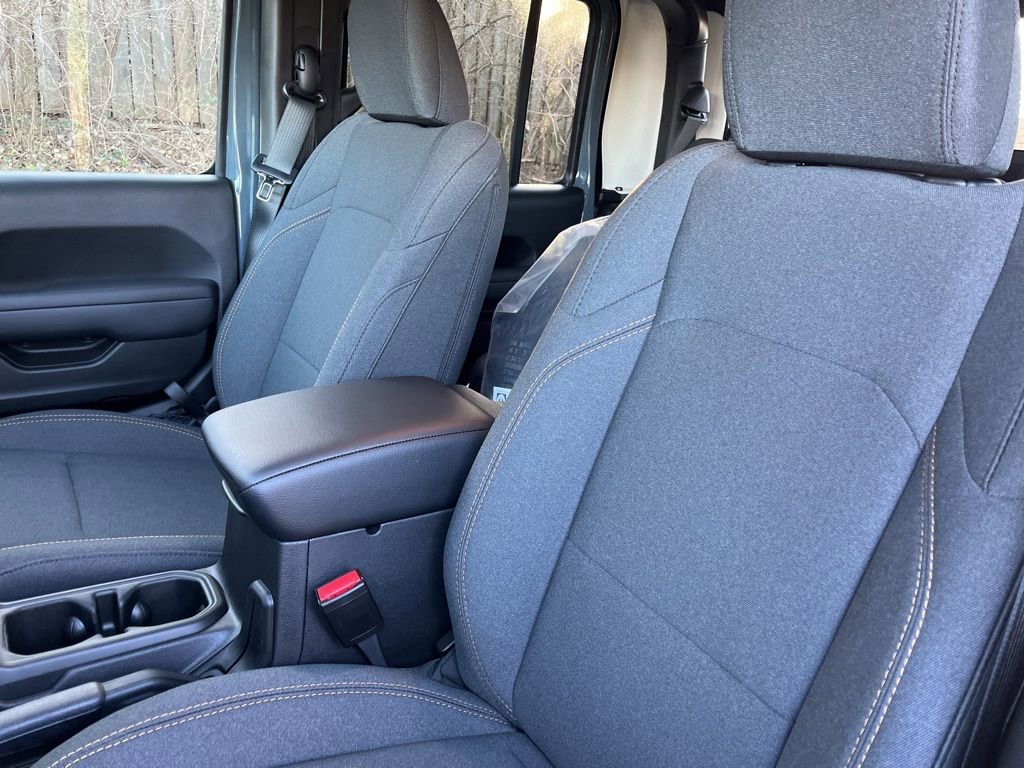 New 2026 Jeep Gladiator Sport AWD/4WD image 4