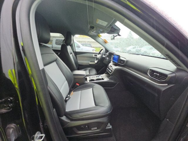 Used 2023 Ford Explorer XLT w/ Equipment Group 202A AWD/4WD image 10