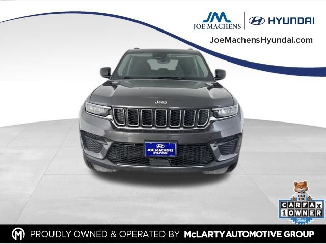 Used 2024 Jeep Grand Cherokee Laredo AWD/4WD image 2