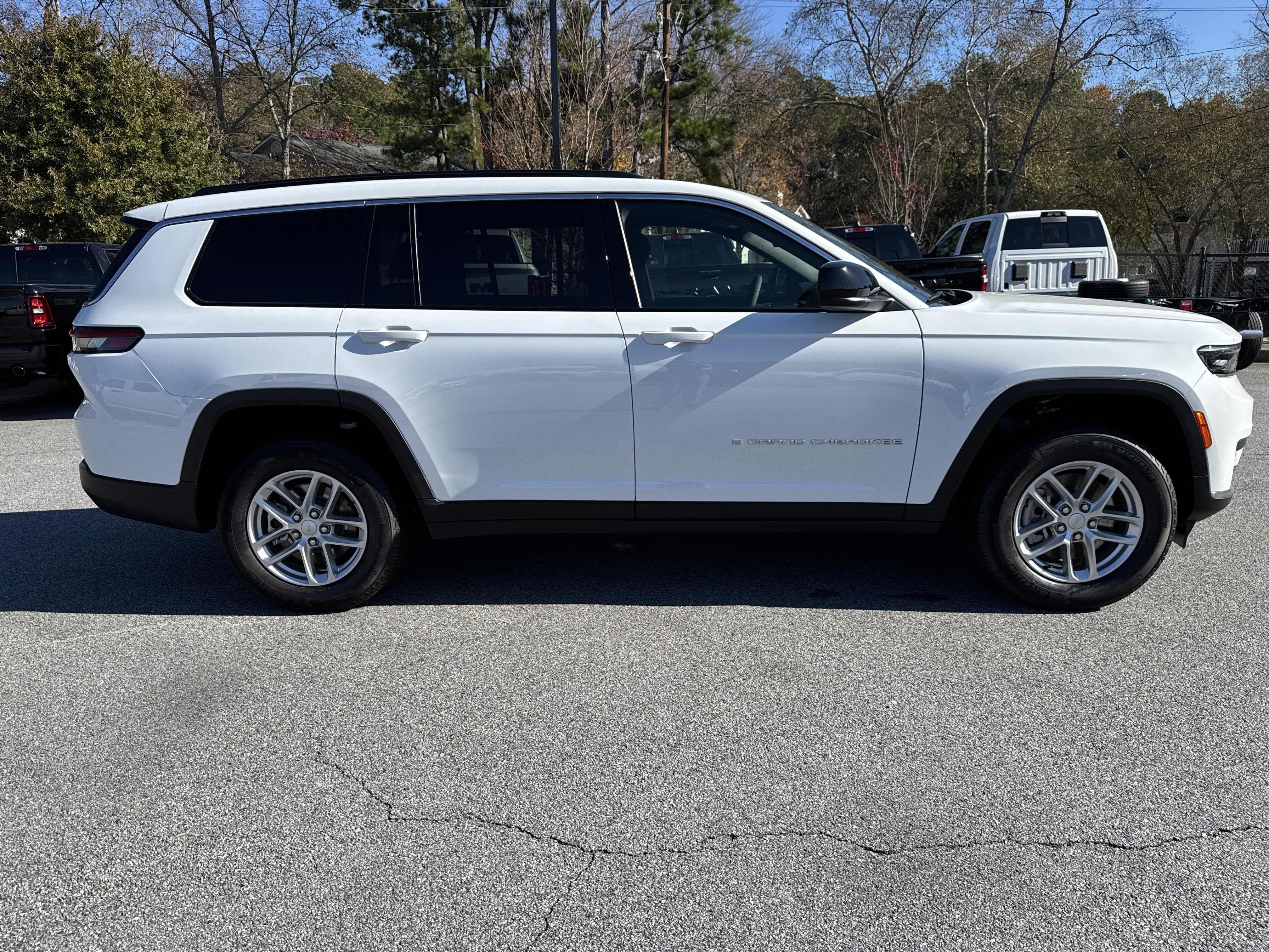 New 2025 Jeep Grand Cherokee L Laredo w/ Luxury Tech Group I image 9