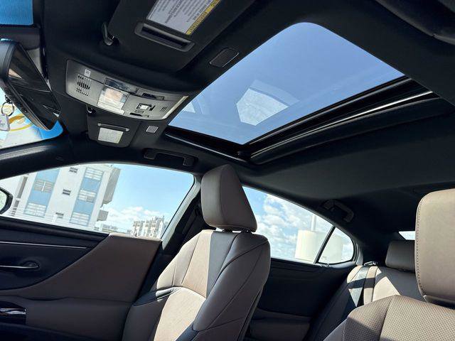 Certified 2024 Lexus ES 350 w/ Premium Package FWD image 22