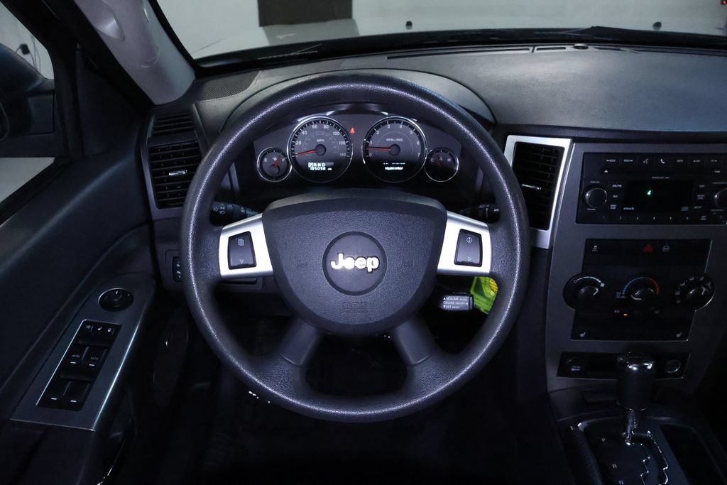 Used 2010 Jeep Grand Cherokee Laredo w/ Popular Equipment Group AWD/4WD image 18