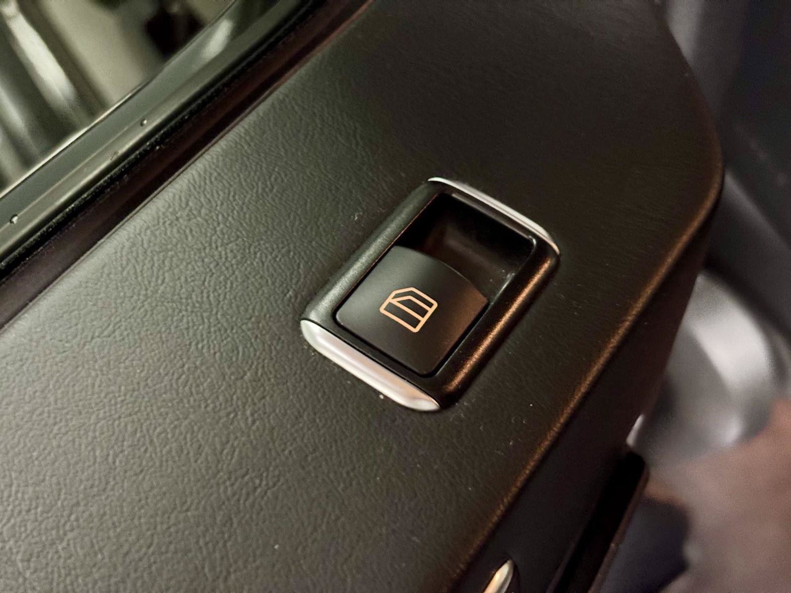 Used 2015 Mercedes-Benz G 63 AMG 4MATIC image 23