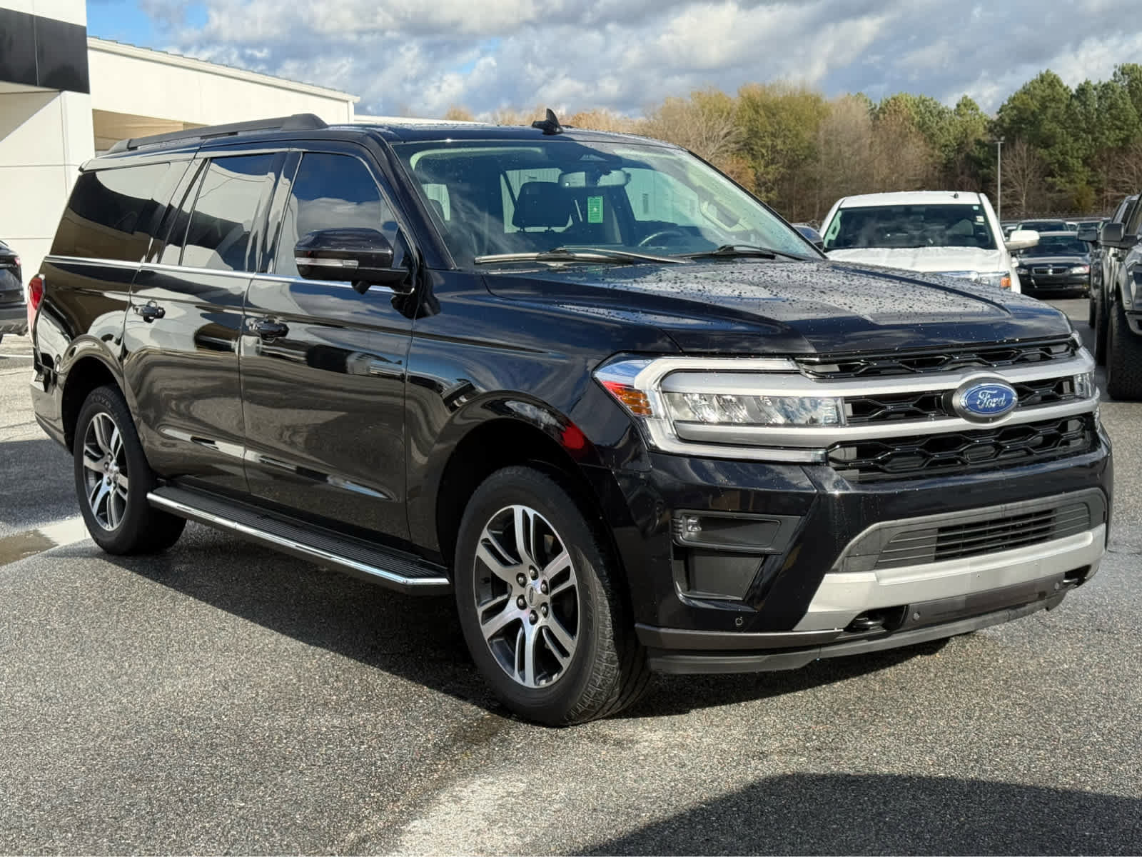 Used 2022 Ford Expedition Max XLT image 3
