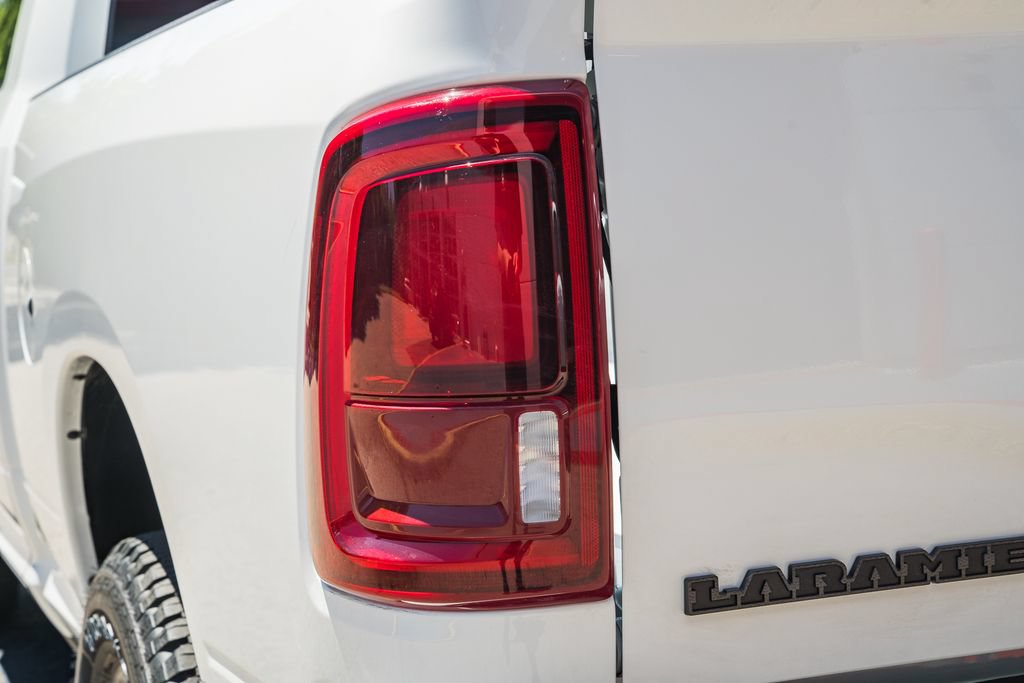 New 2026 RAM 2500 Laramie AWD/4WD image 7