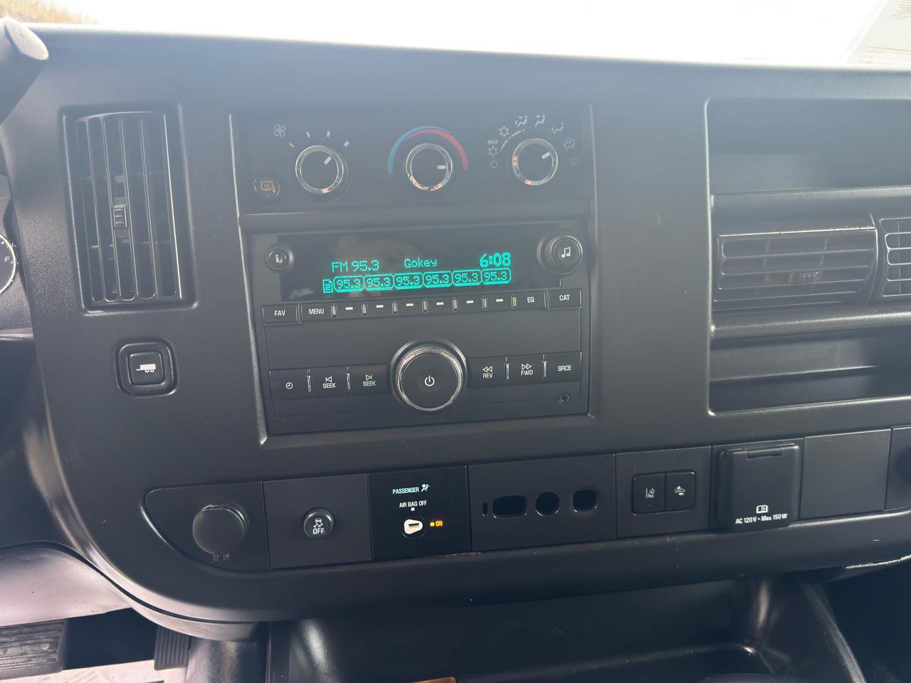 Used 2019 Chevrolet Express 3500 w/ Driver Convenience Package RWD image 19