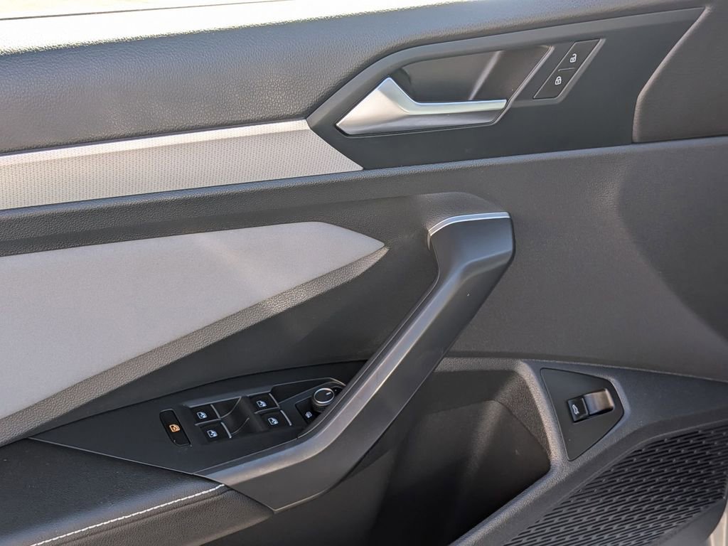 Used 2025 Volkswagen Jetta SE image 11