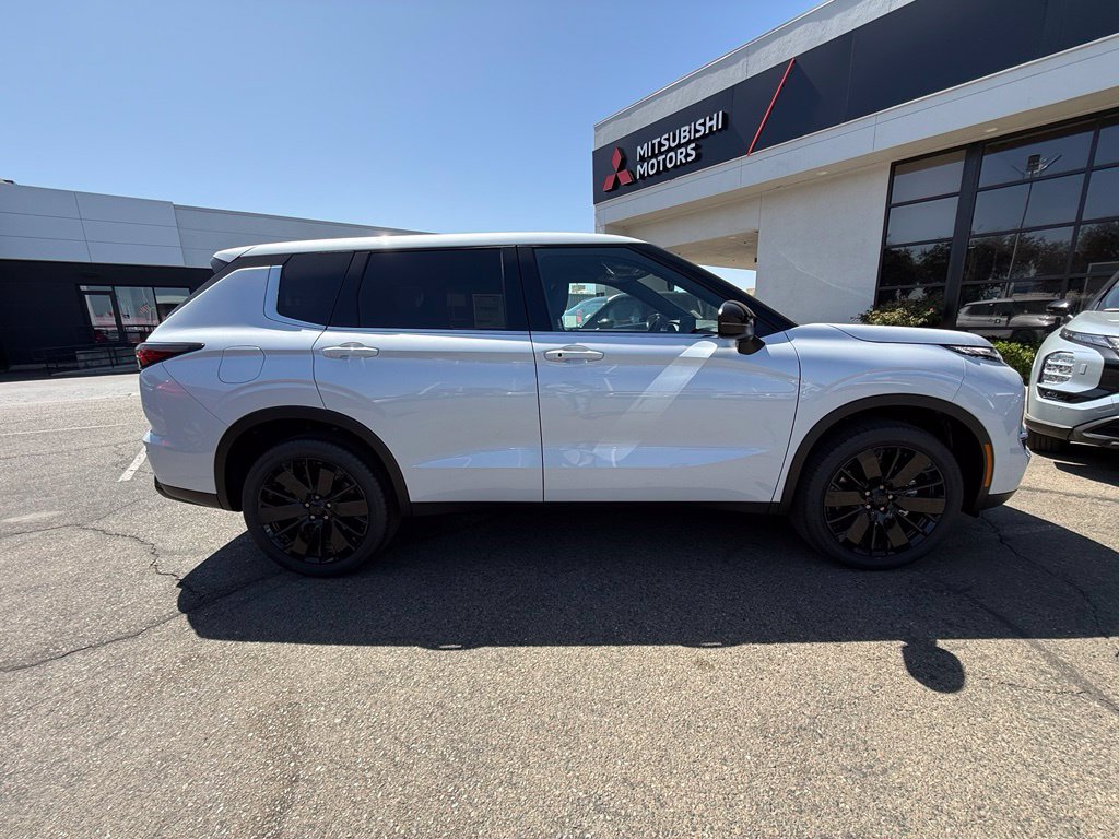 New 2026 Mitsubishi Outlander LE FWD image 15