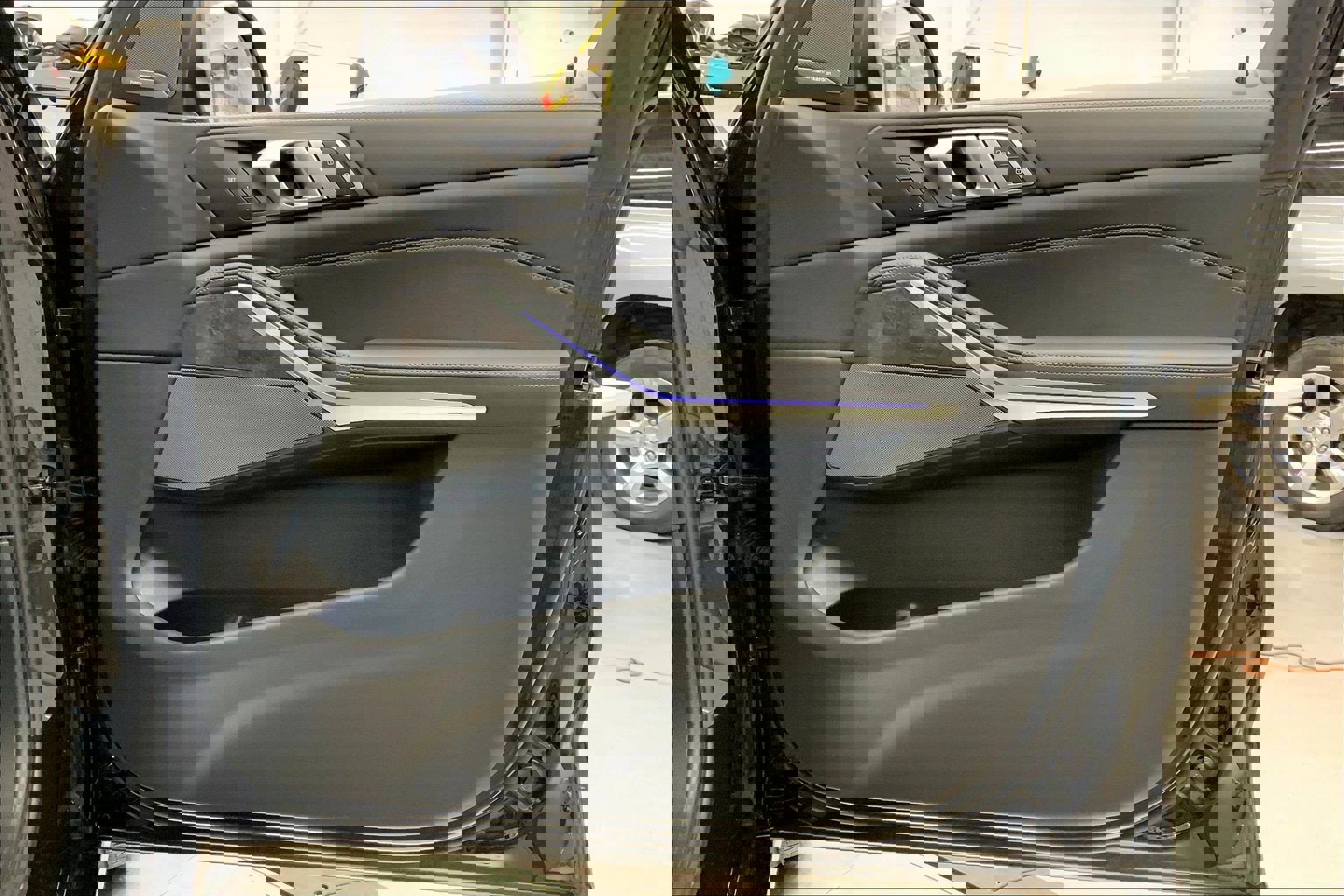 Certified 2023 BMW X7 xDrive40i w/ Premium Package AWD/4WD image 27