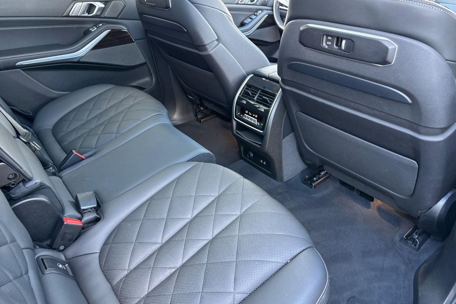 Used 2024 BMW X7 xDrive40i w/ Premium Package image 29