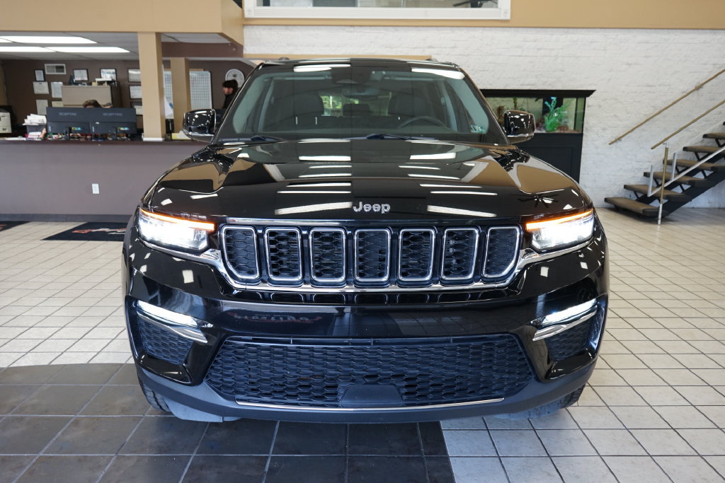 Used 2023 Jeep Grand Cherokee Limited AWD/4WD image 16