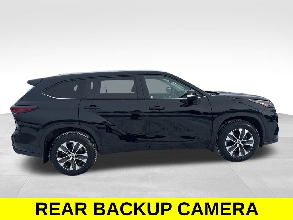 Used 2024 Toyota Highlander XLE image 6