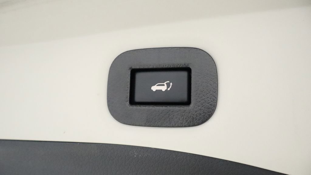 Used 2020 Nissan Rogue SL image 18