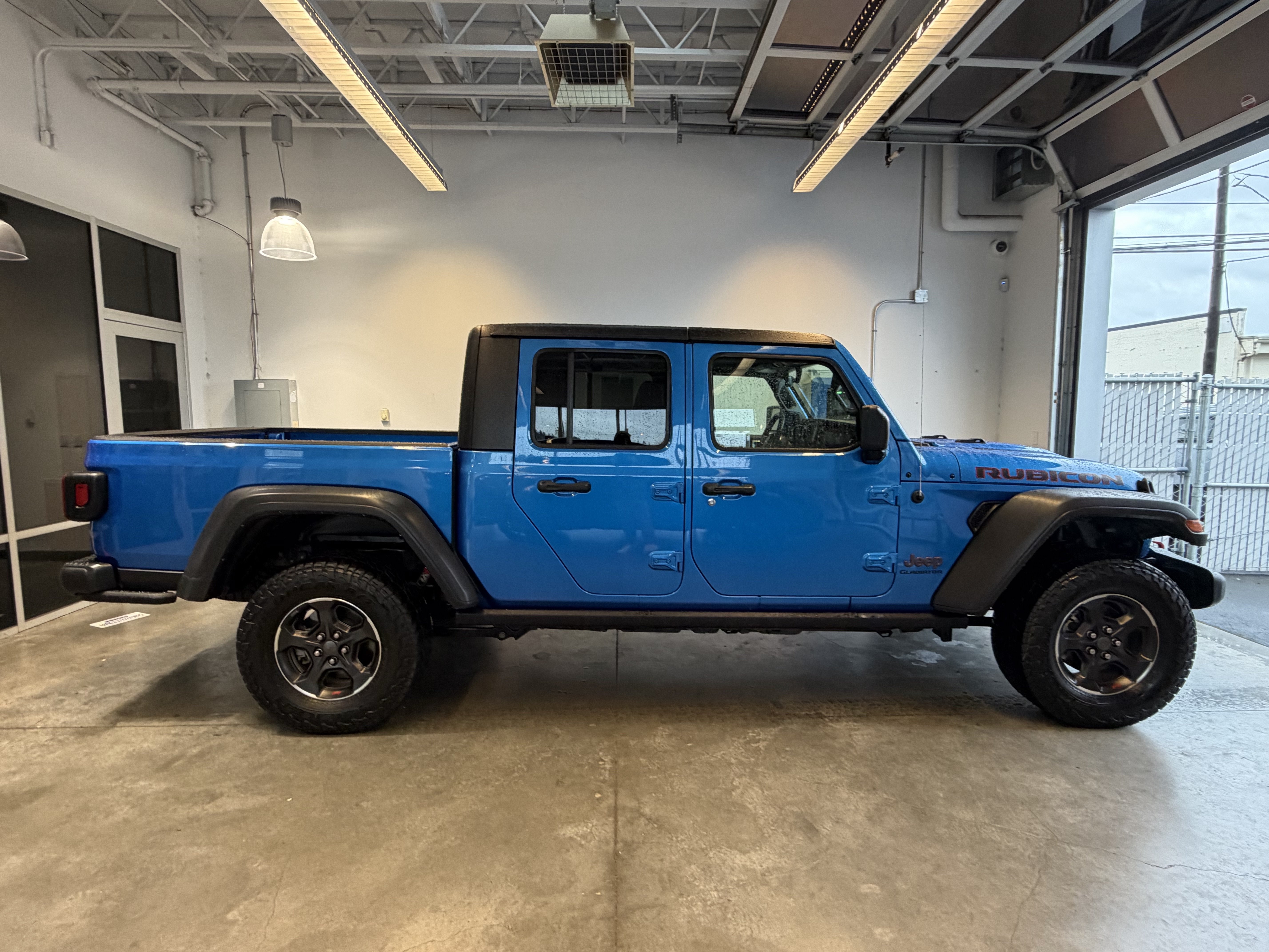 Used 2022 Jeep Gladiator Rubicon AWD/4WD image 2