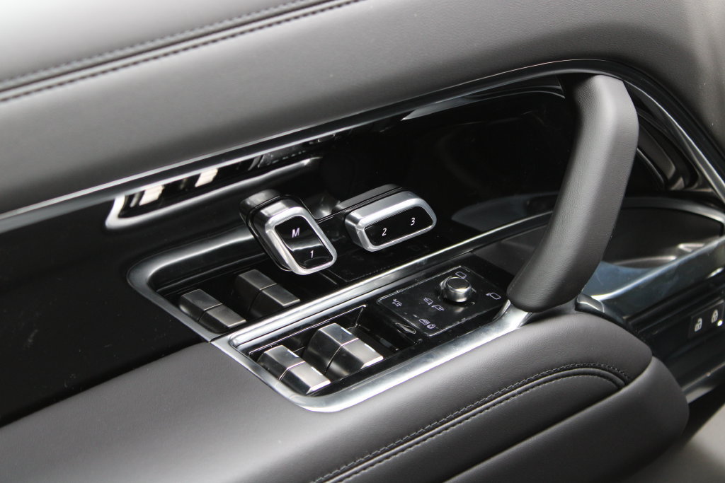 New 2026 Land Rover Range Rover SE AWD/4WD image 16