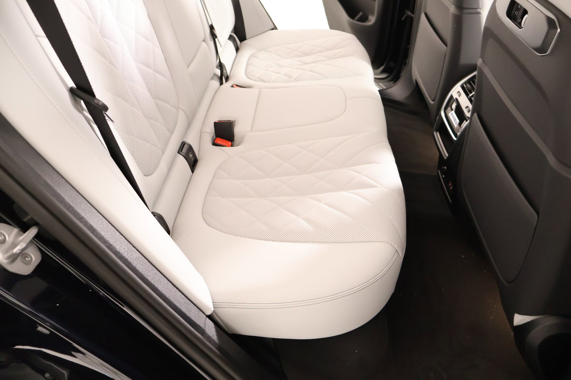 New 2026 BMW X5 xDrive40i AWD/4WD image 14