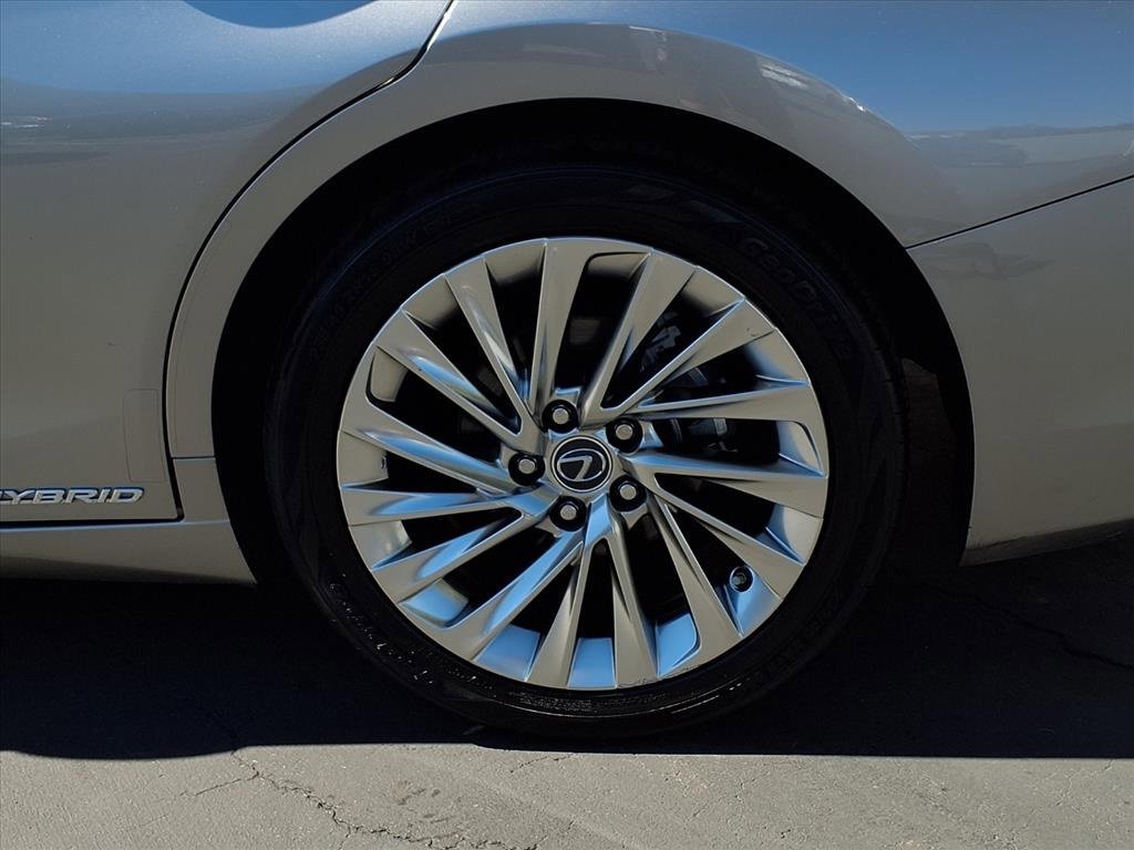 Used 2020 Lexus ES 300h w/ Luxury Package image 4