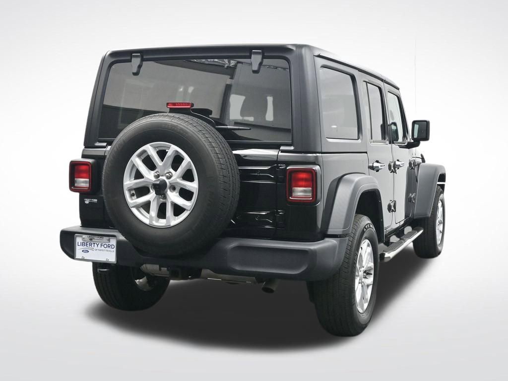 Used 2025 Jeep Wrangler Sahara image 7
