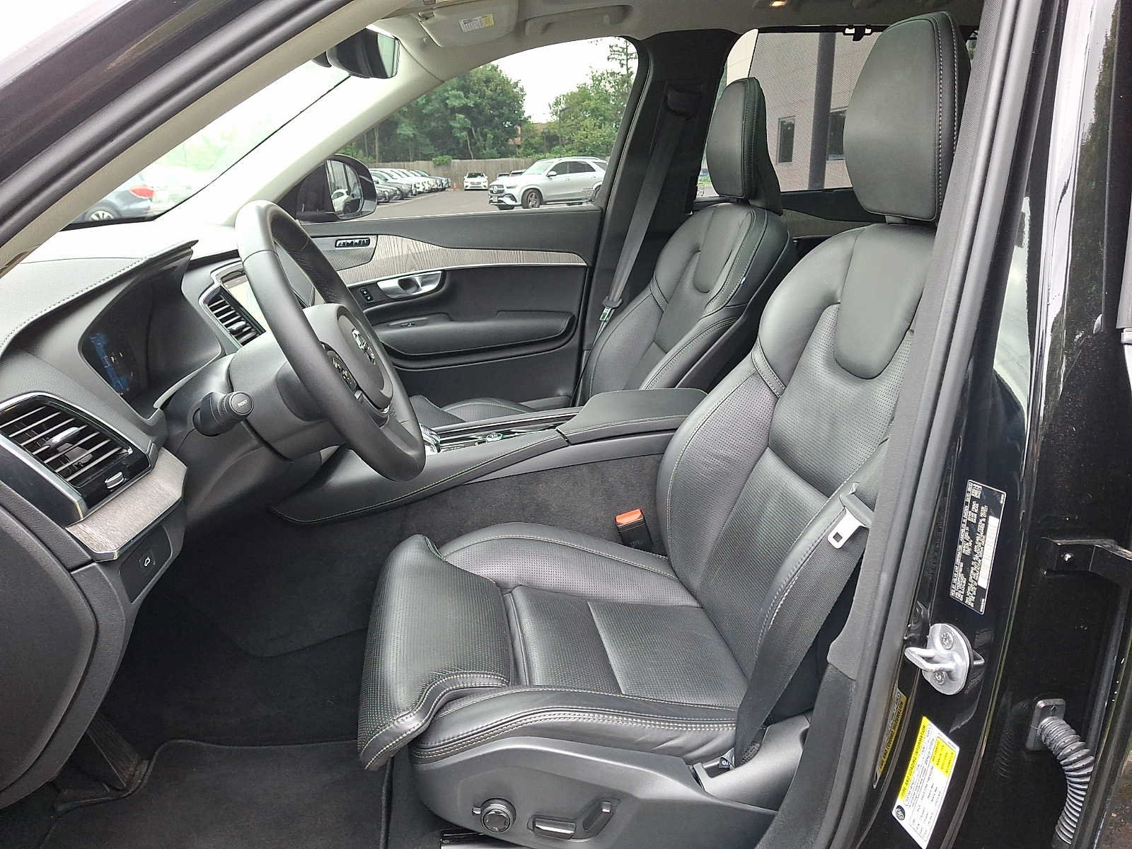 Used 2024 Volvo XC90 B6 Ultimate w/ Protection Package Premier AWD/4WD image 11