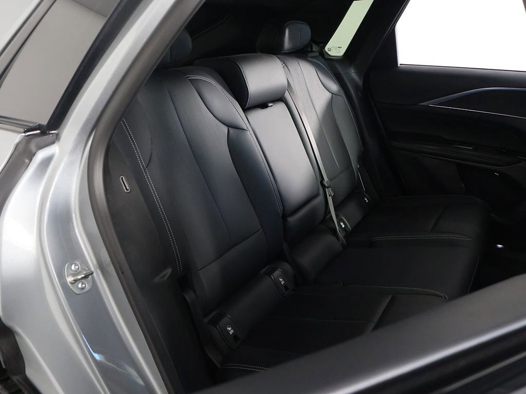 Used 2024 Cadillac Lyriq Luxury RWD image 39