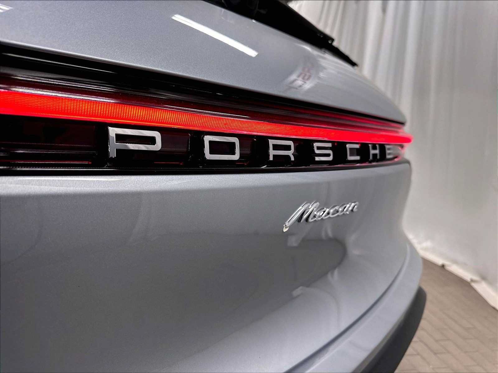 Used 2026 Porsche Macan AWD/4WD image 34