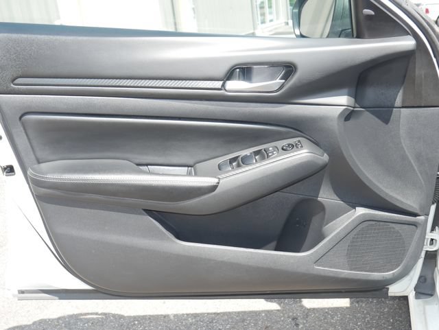 Used 2024 Nissan Altima 2.5 SV FWD image 11