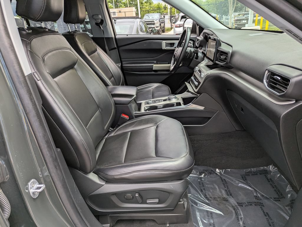 Used 2021 Ford Explorer XLT w/ Equipment Group 202A AWD/4WD image 38